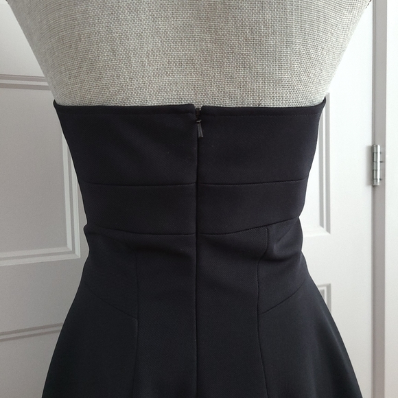 Strapless little black dress by ZAC POSEN. Size 8 - Picture 7 of 12